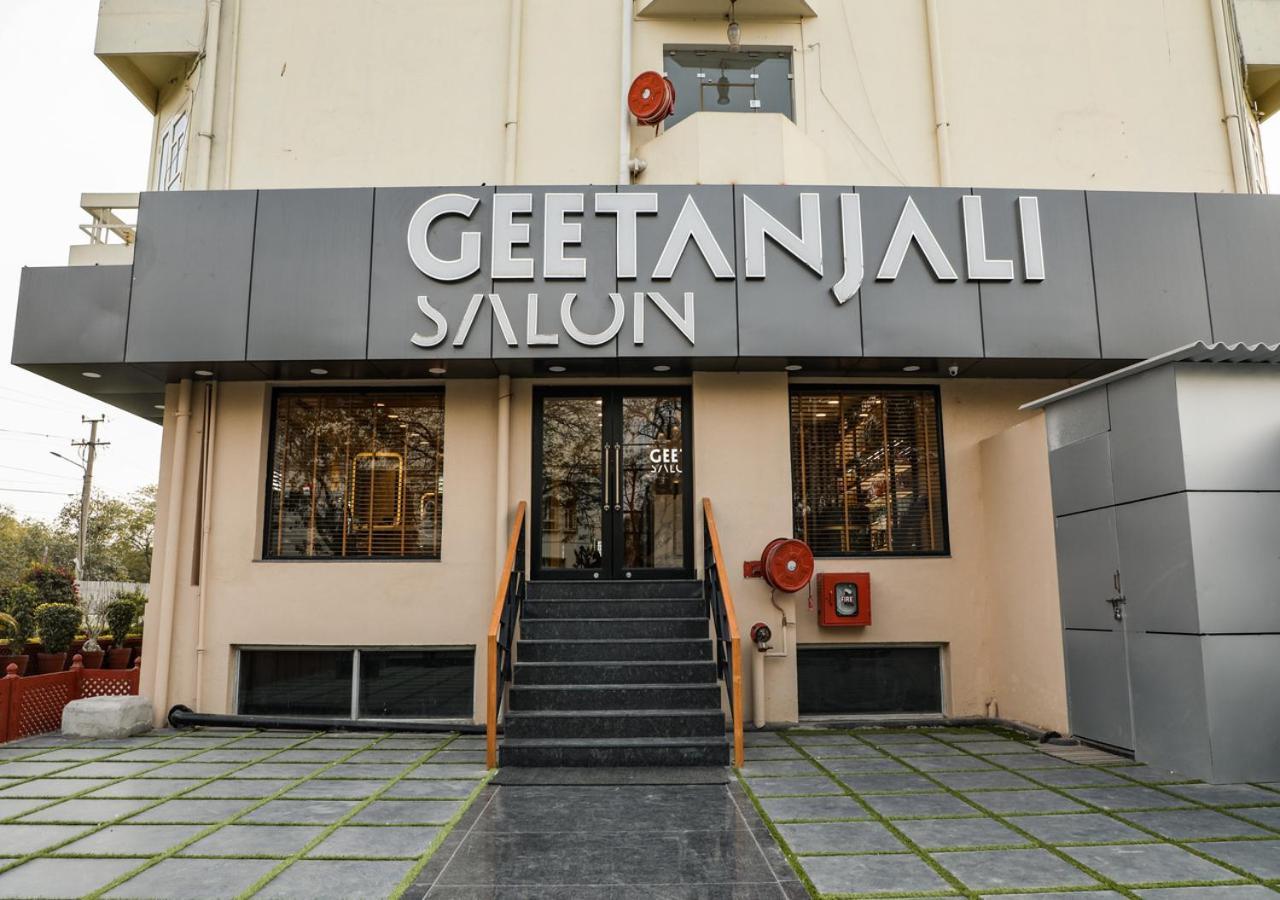 Hotel Shikha Centre 3*